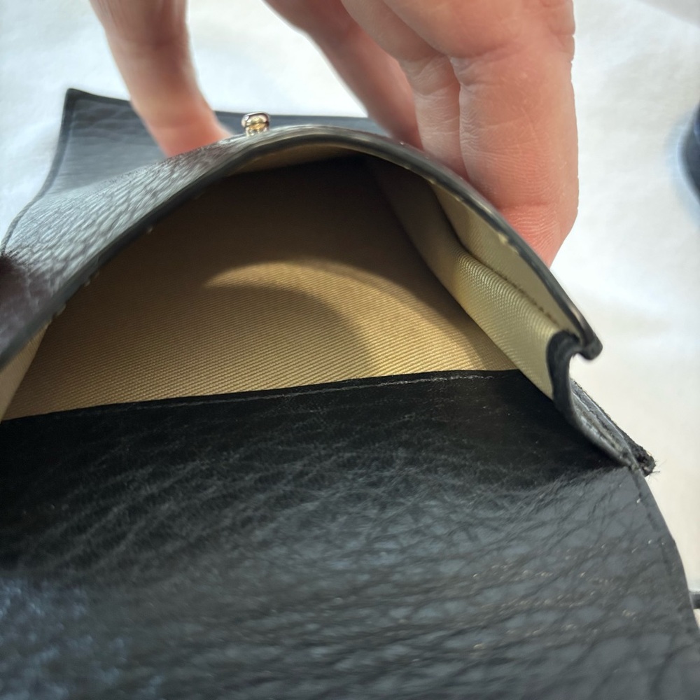 “Izzi” Leather Phone Crossbody - Picture 4 of 10